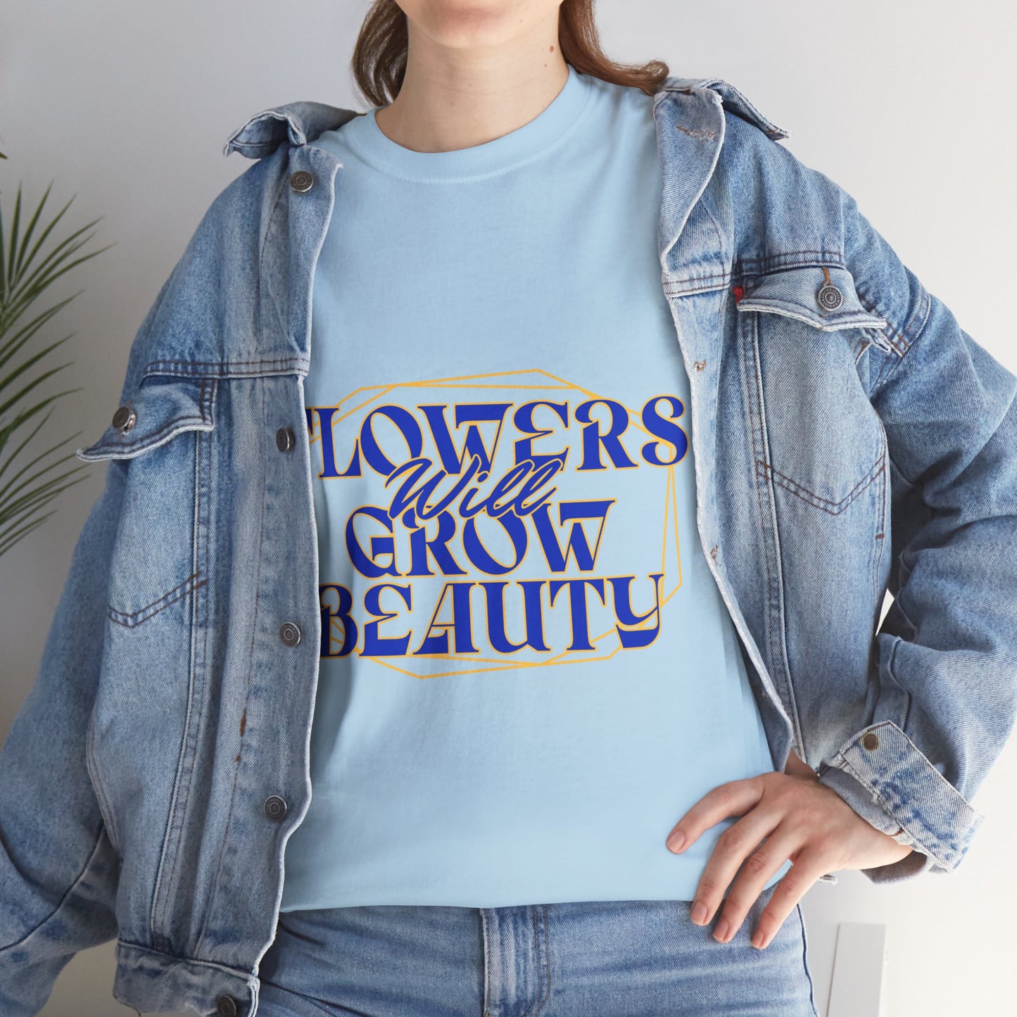 T-shirt con scritta "Flowers will growth beauty"