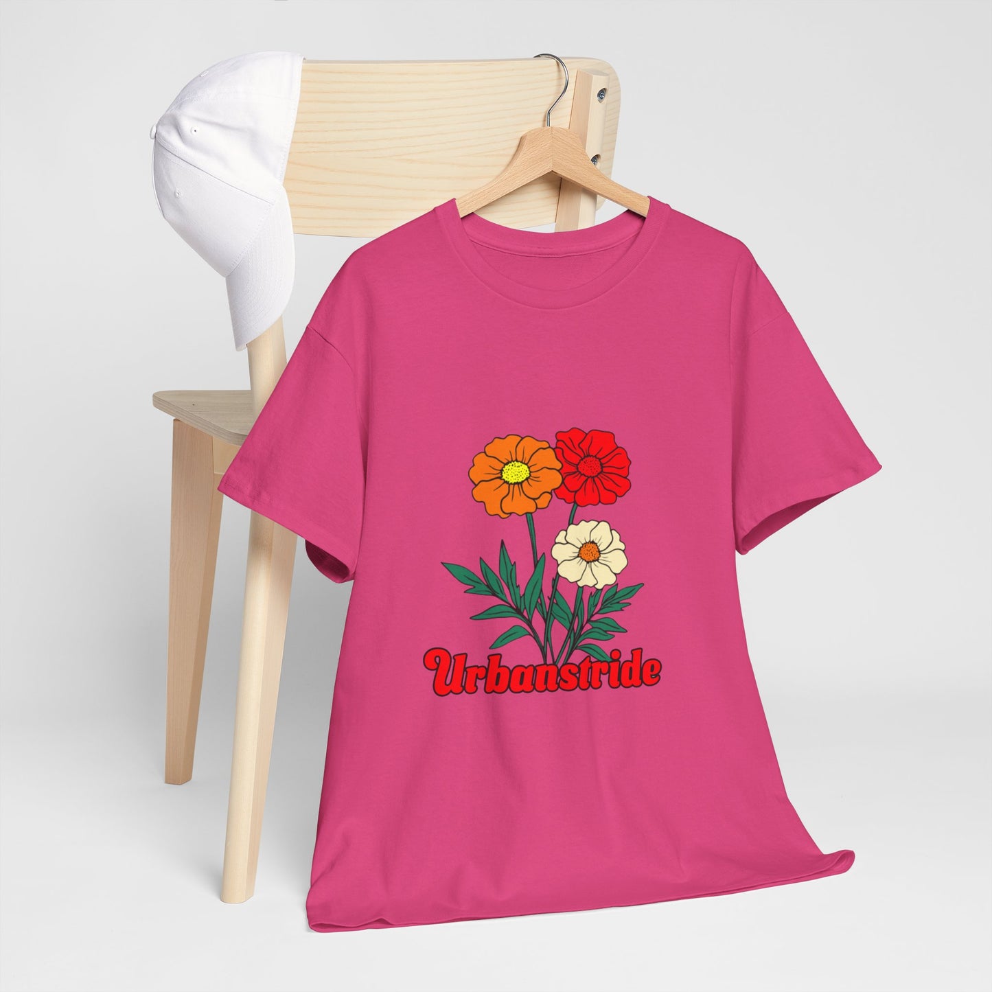 T-shirt con rappresentazione di fiori e scritta "Urbanstride"
