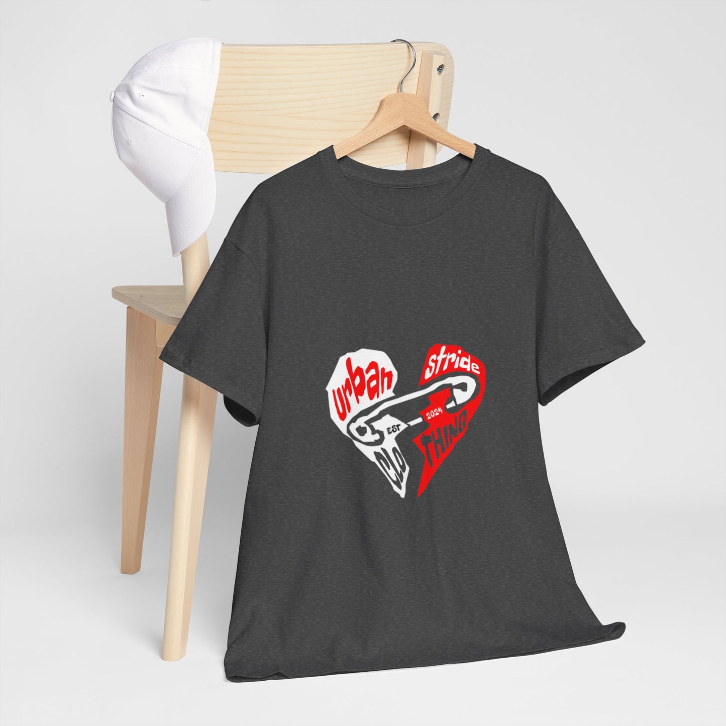 T-shirt con disegno cuore spezzato