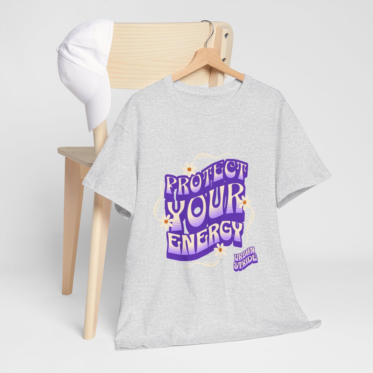 T-shirt con scritta "Protect your energy"