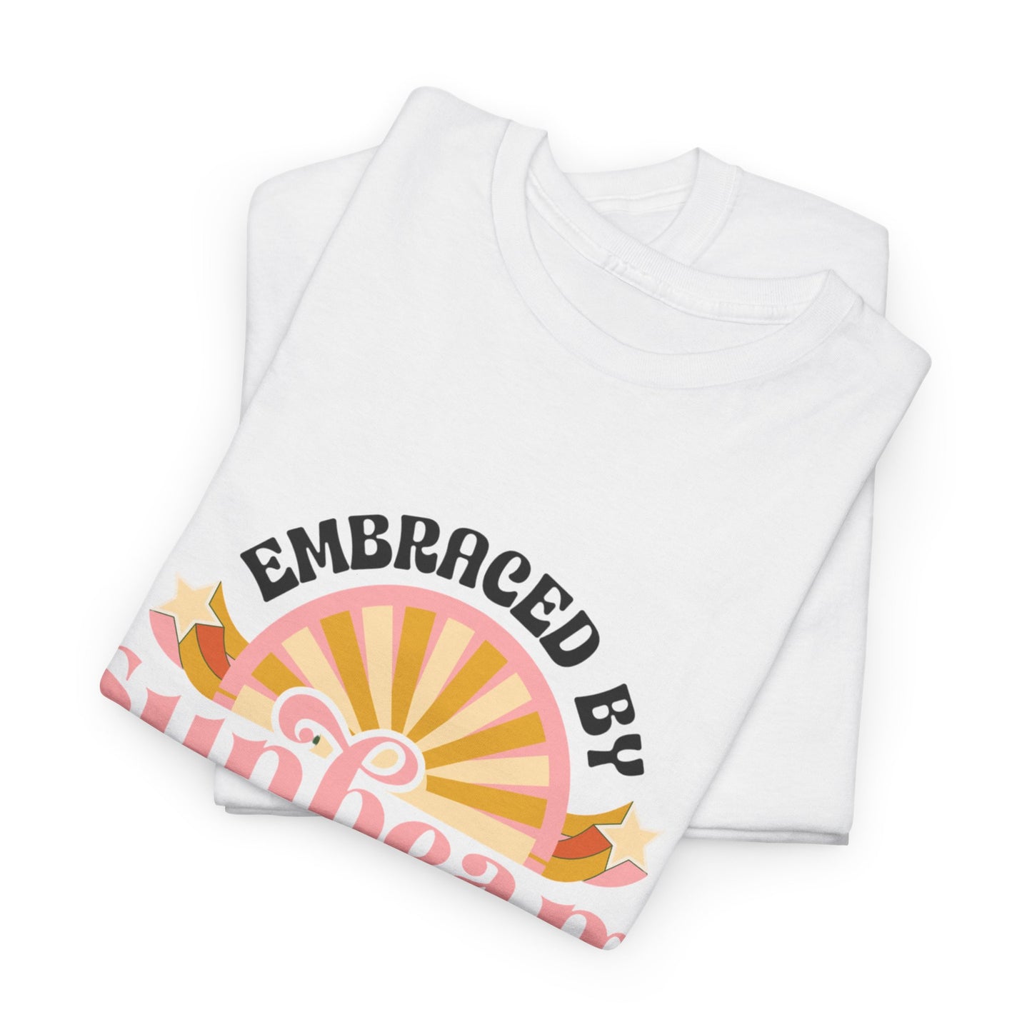 T-shirt con scritta "Embraced by sunbeam in my heart forever"