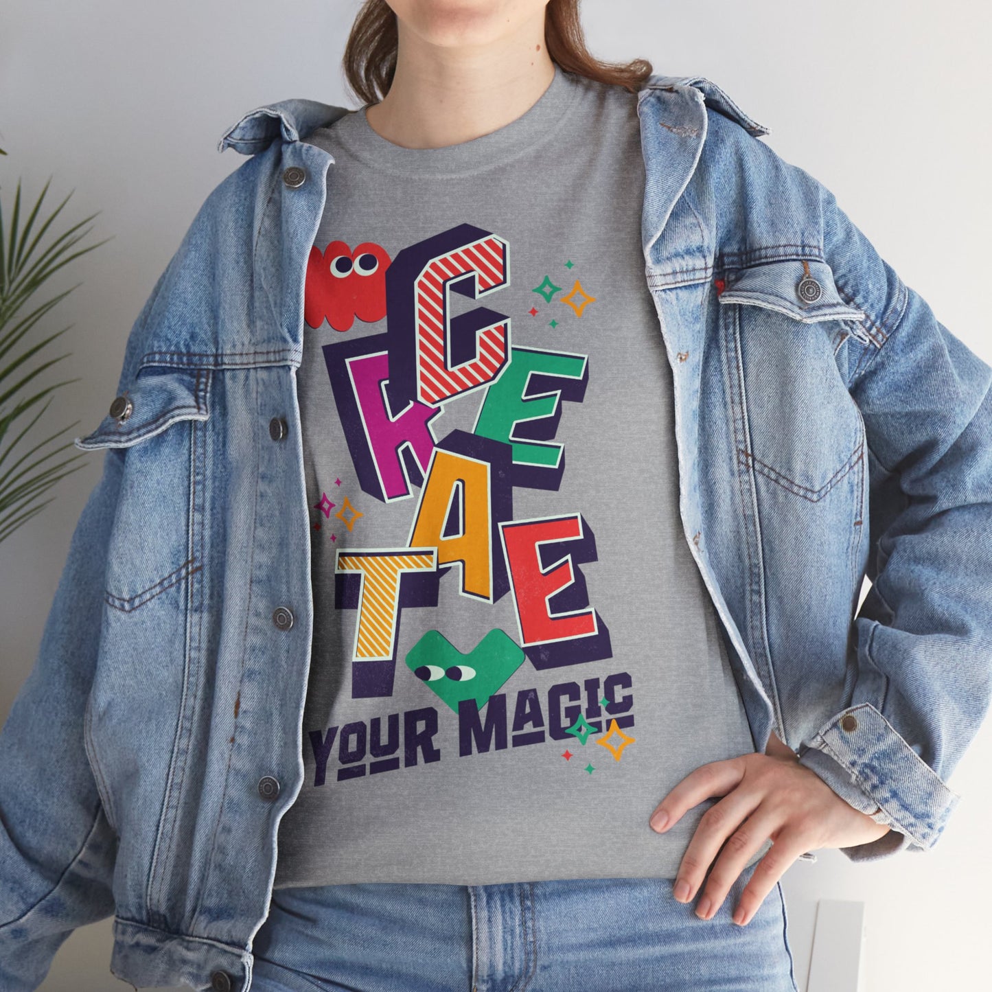 T-shirt con scritta "Create your magic"