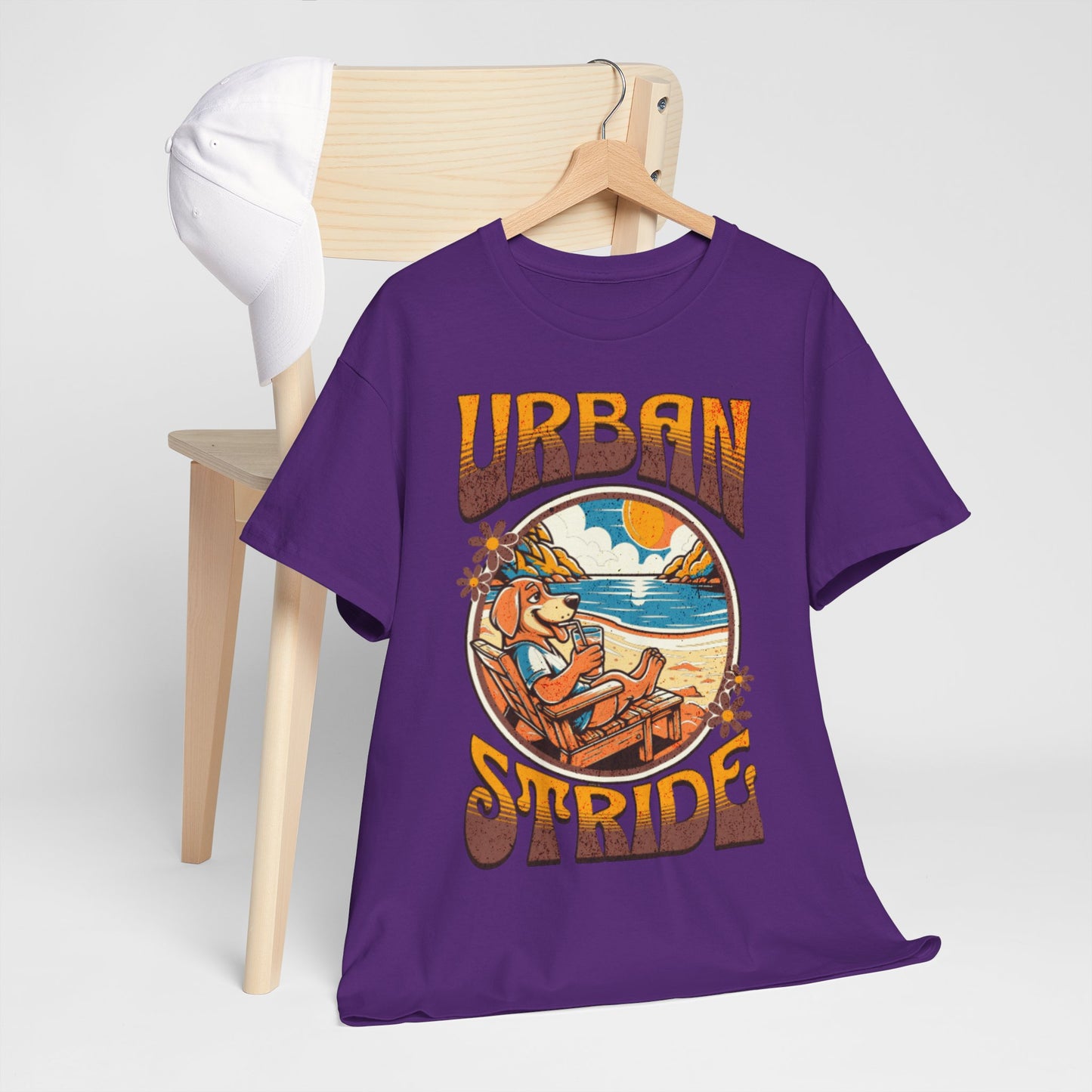 T-shirt con scritta "Urbanstride" e cane