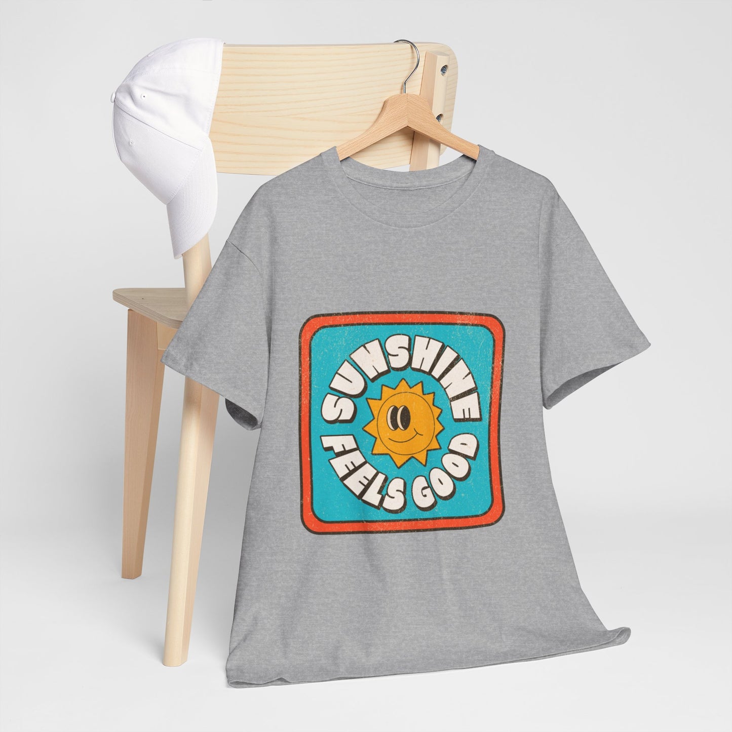 T-shirt con scritta "Sunshine feel good"