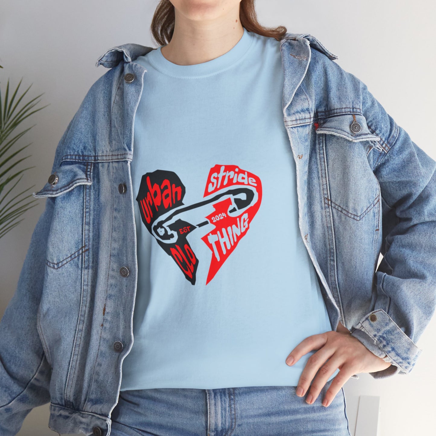 T-shirt con disegno cuore spezzato