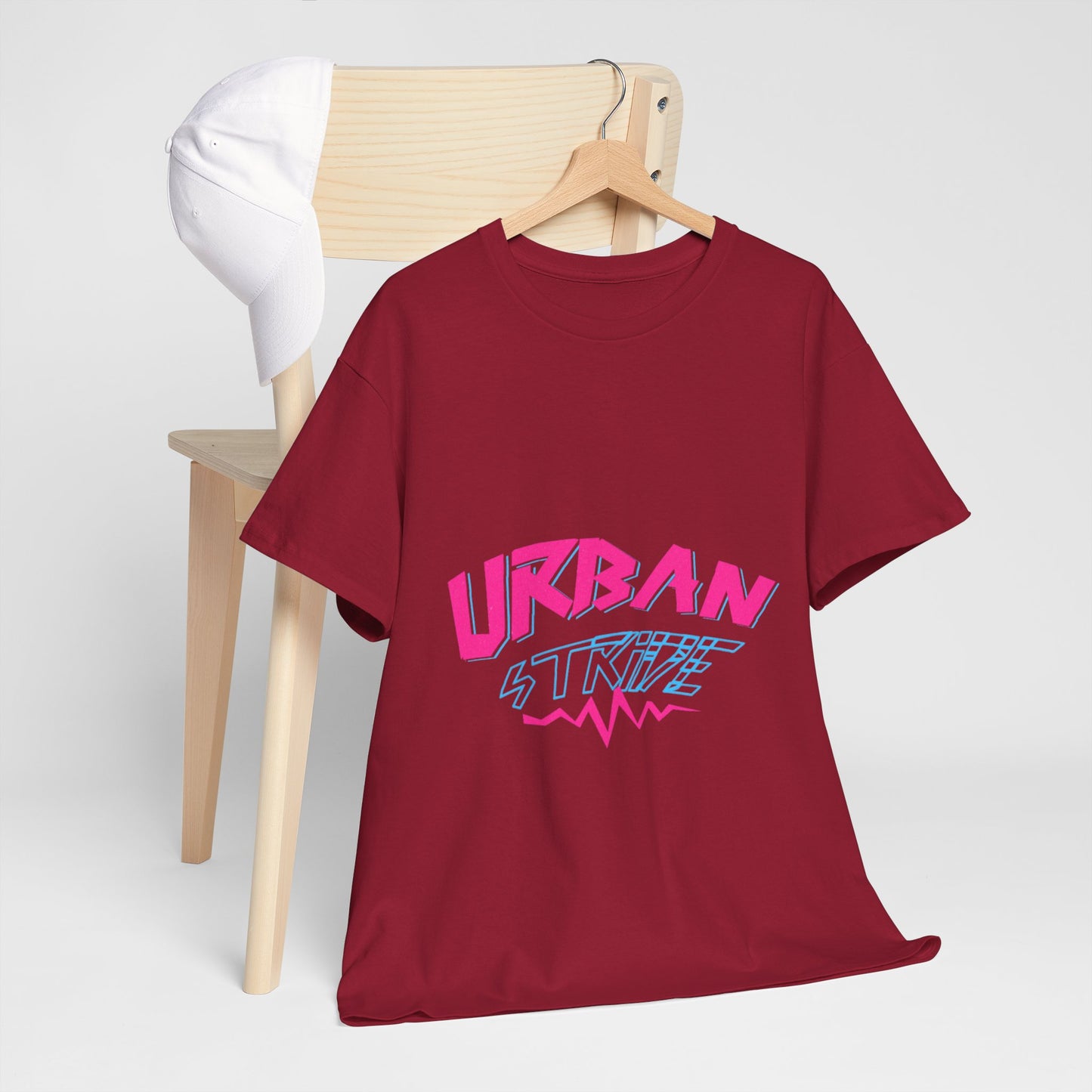 T-shirt con scritta "UrbanStride Neon Pulse"