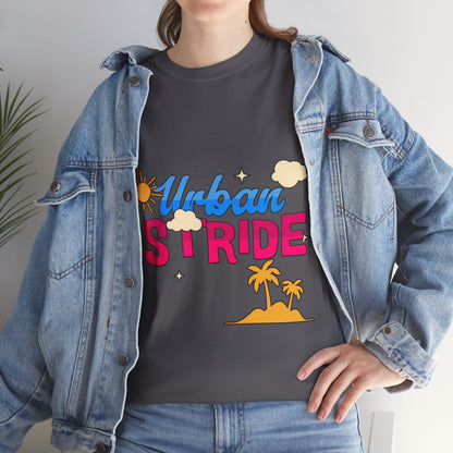 T-shirt con scritta "Urbanstride"al mare