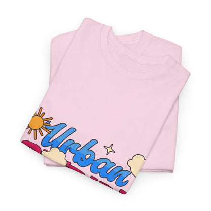 T-shirt con scritta "Urbanstride"al mare