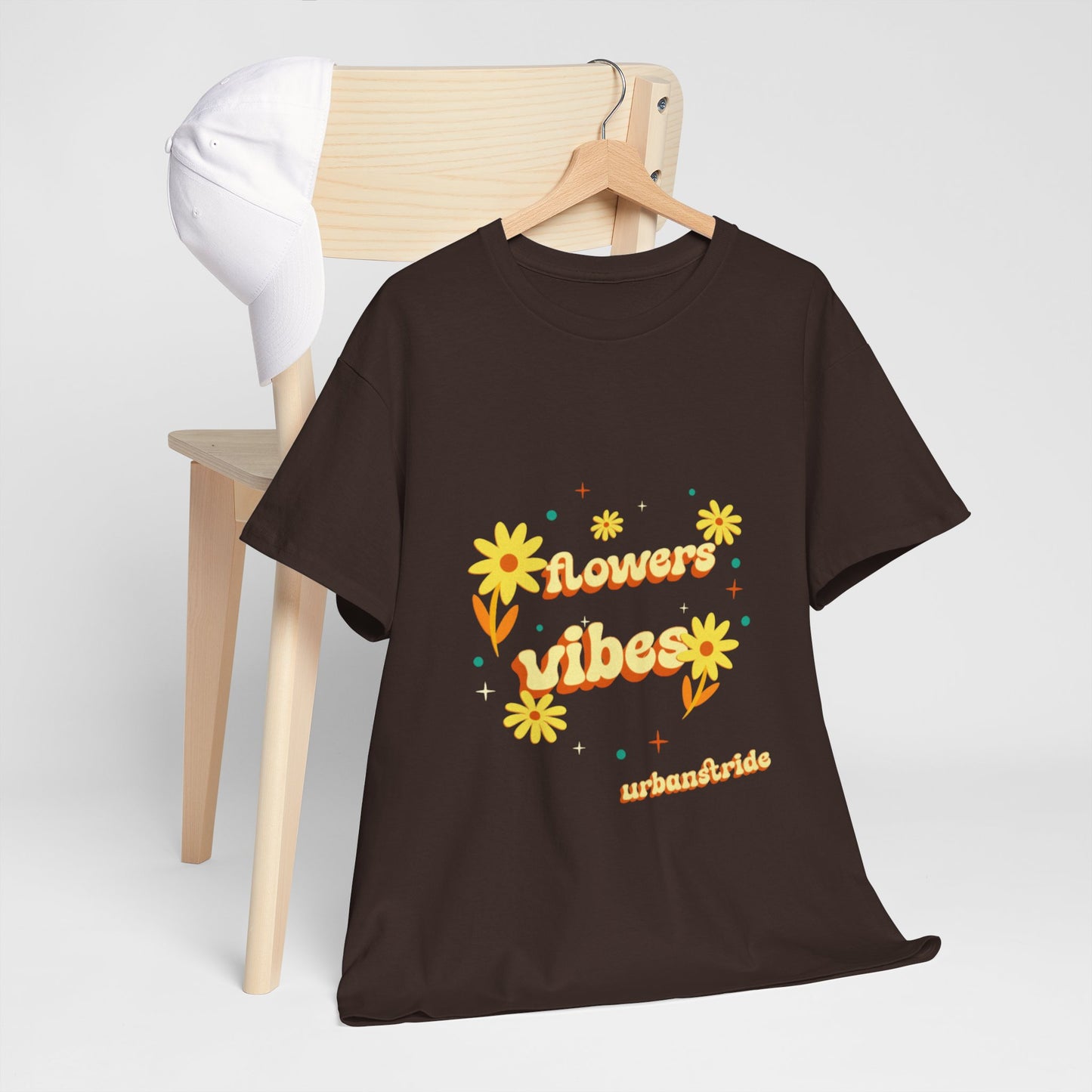 T-shirt con scritta "Flowers vibes"