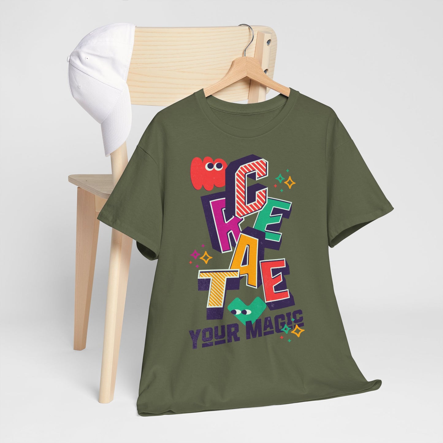 T-shirt con scritta "Create your magic"