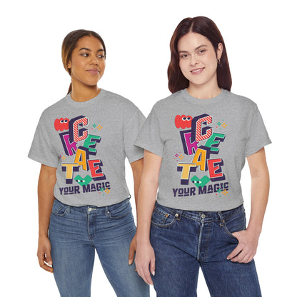 T-shirt con scritta "Create your magic"