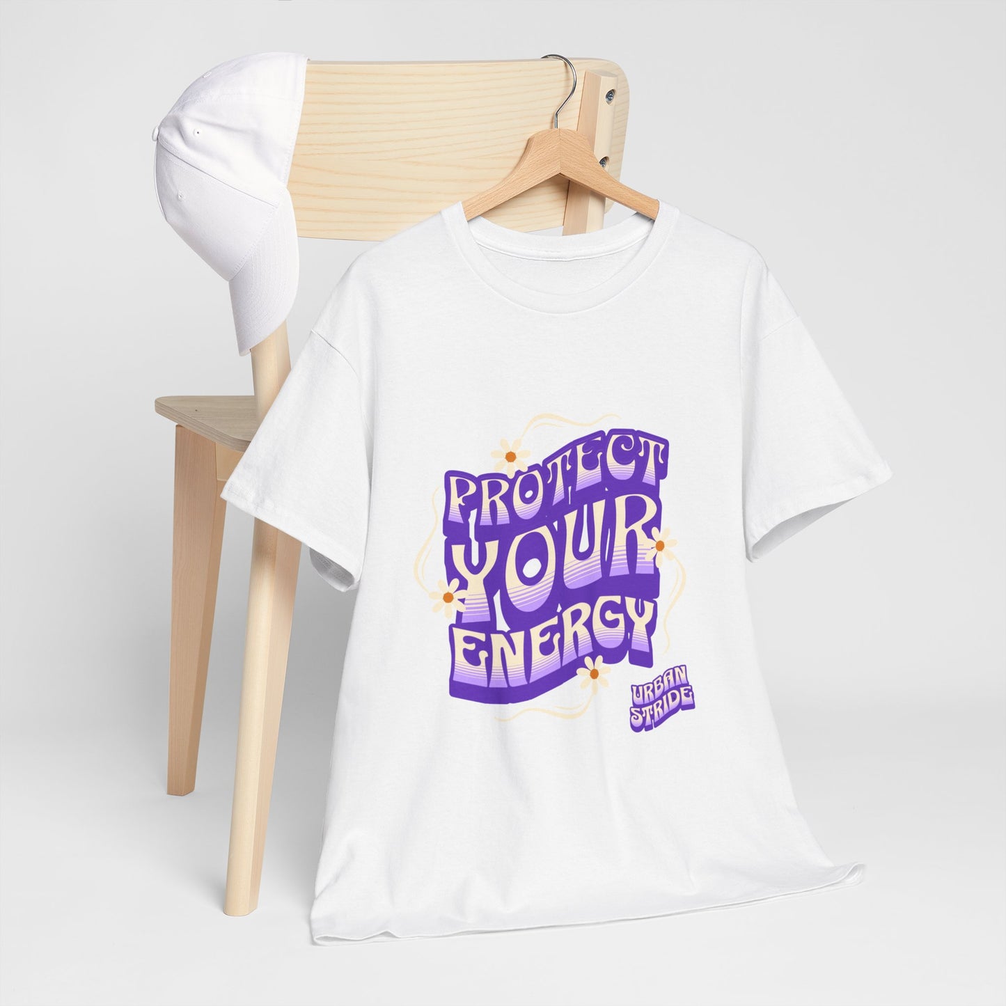 T-shirt con scritta "Protect your energy"