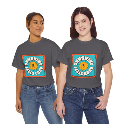 T-shirt con scritta "Sunshine feel good"