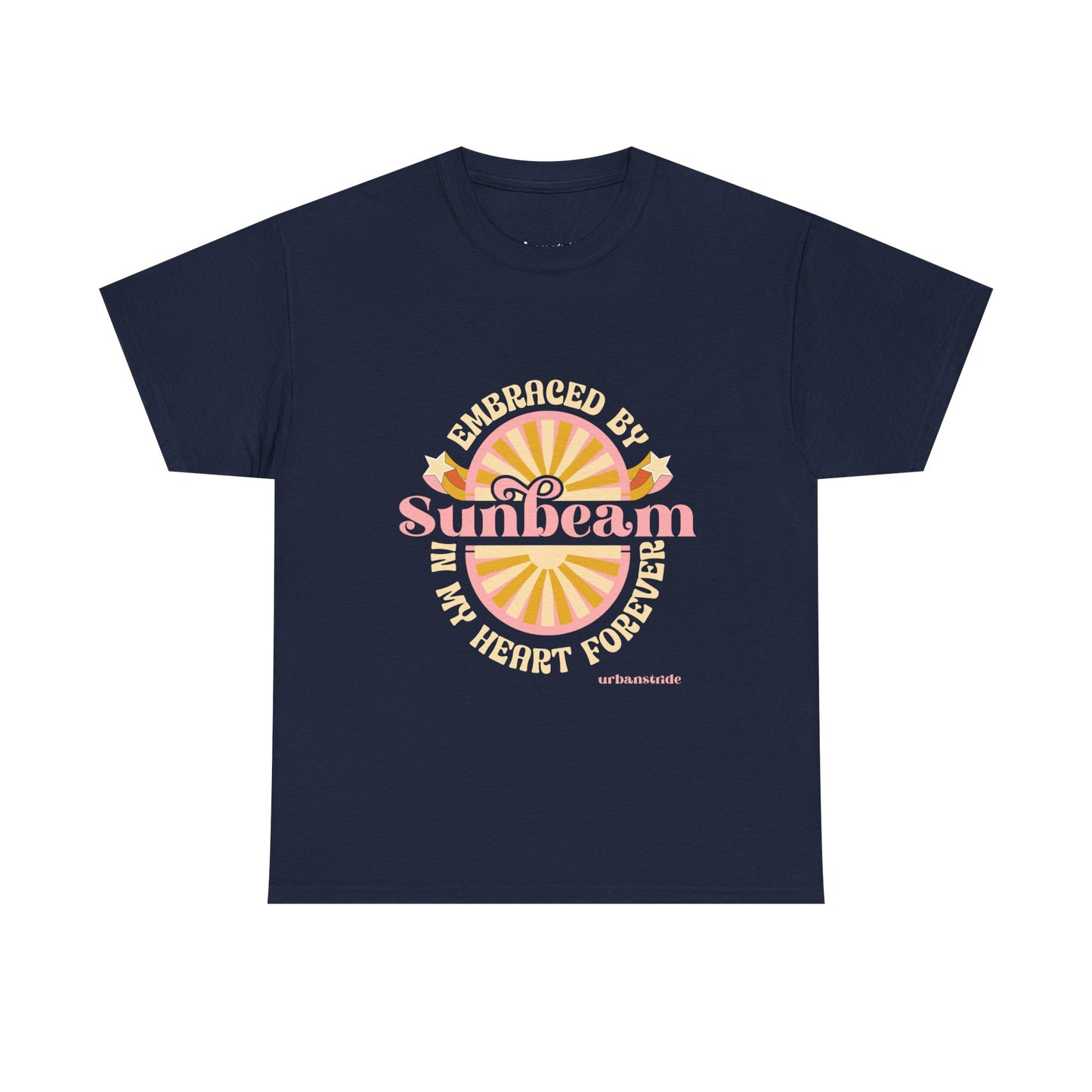 T-shirt con scritta "Embraced by sunbeam in my heart forever"