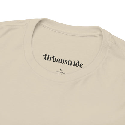 T-shirt con scritta "Urbanstride" e aquila
