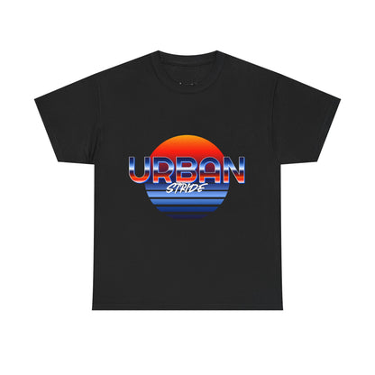 T-shirt con scritta "urbanstride" soleggiata