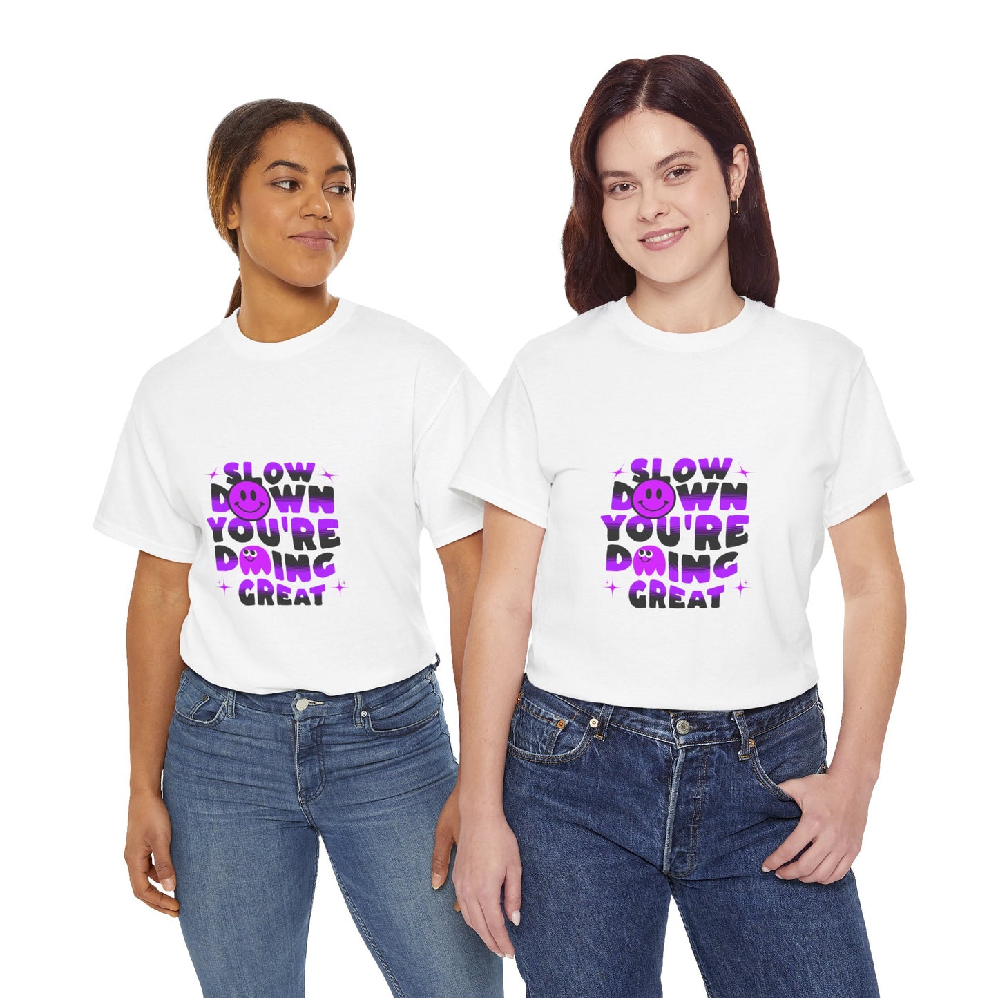 T-shirt con scritta "Slow down you doing great"
