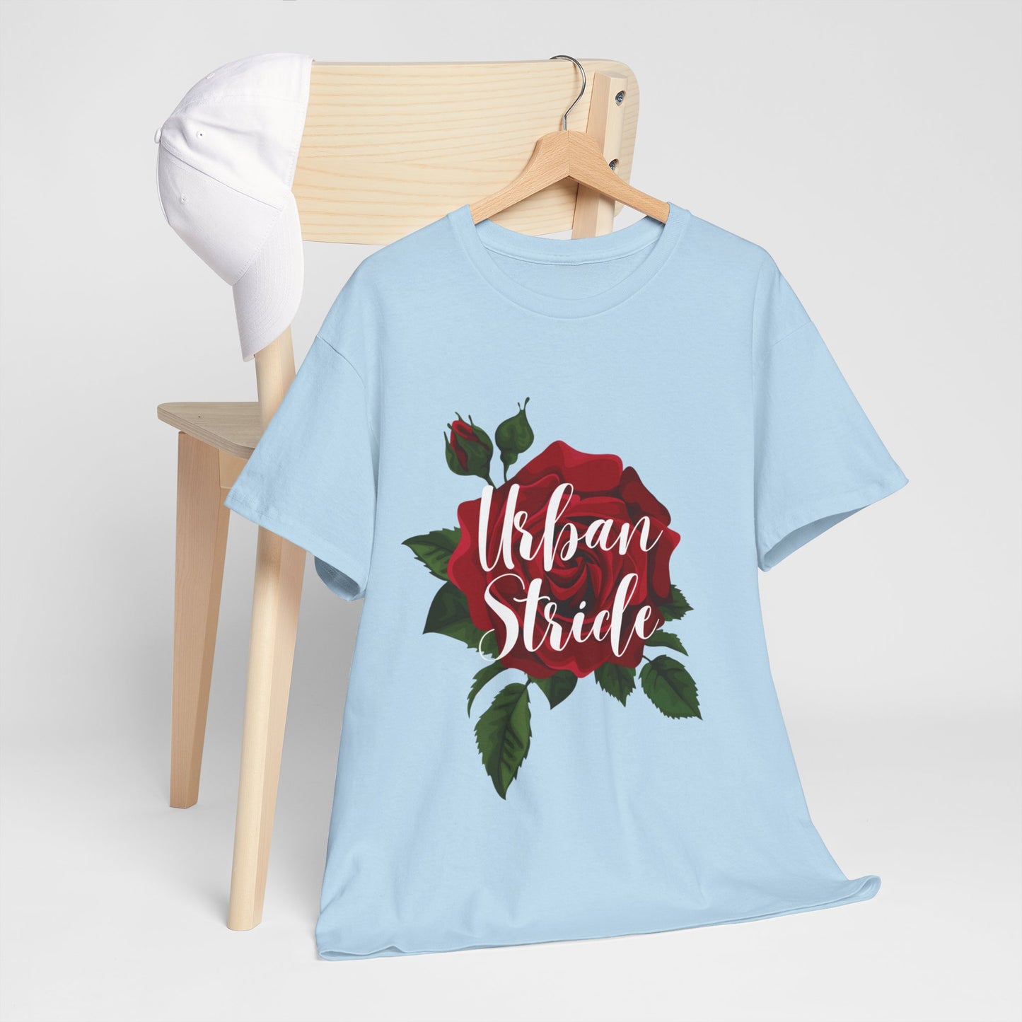 T-shirt con scritta "UrbanStride Vintage Flower