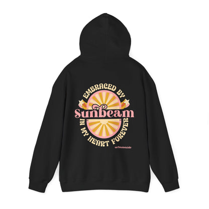 Felpa con scritta "Sunbeam embraced by in my heart forever"