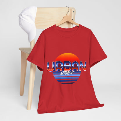 T-shirt con scritta "urbanstride" soleggiata