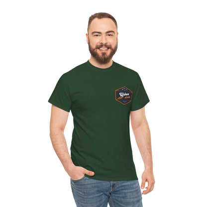 T-shirt Urban Stride® – Logo esagonale vintage in stile aviatore