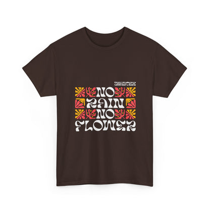 T-shirt con scritta "No rain no flowers"
