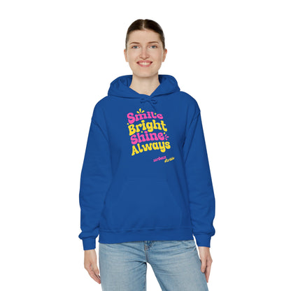 Felpa con scritta "Smile bright shine always"
