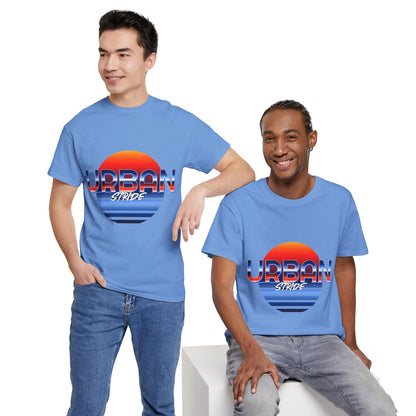 T-shirt con scritta "urbanstride" soleggiata