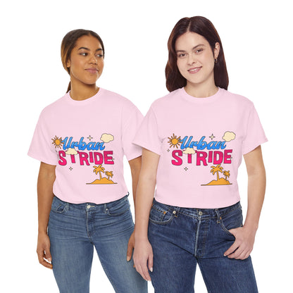 T-shirt con scritta "Urbanstride"al mare