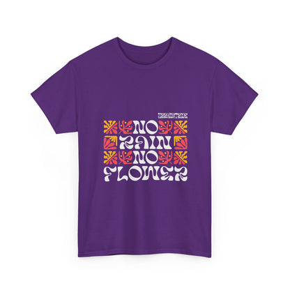 T-shirt con scritta "No rain no flowers"