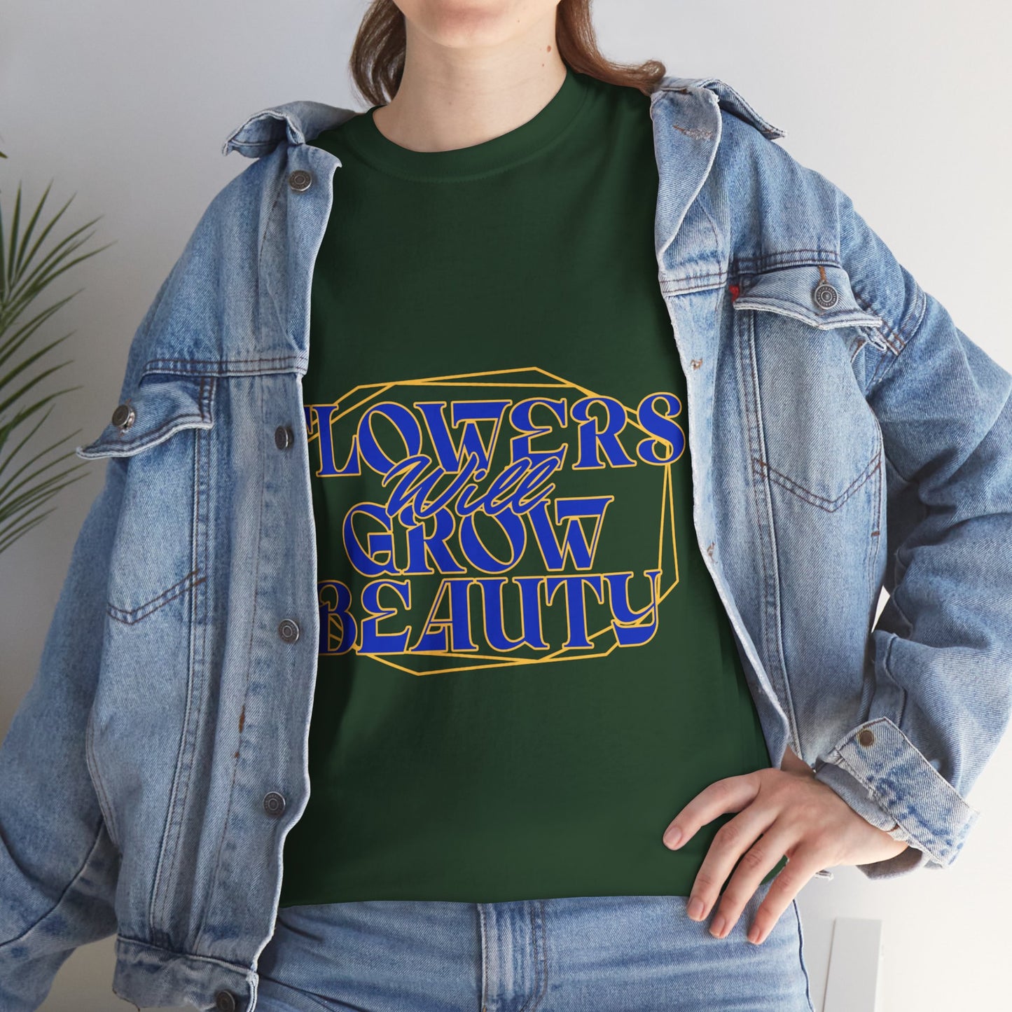 T-shirt con scritta "Flowers will growth beauty"