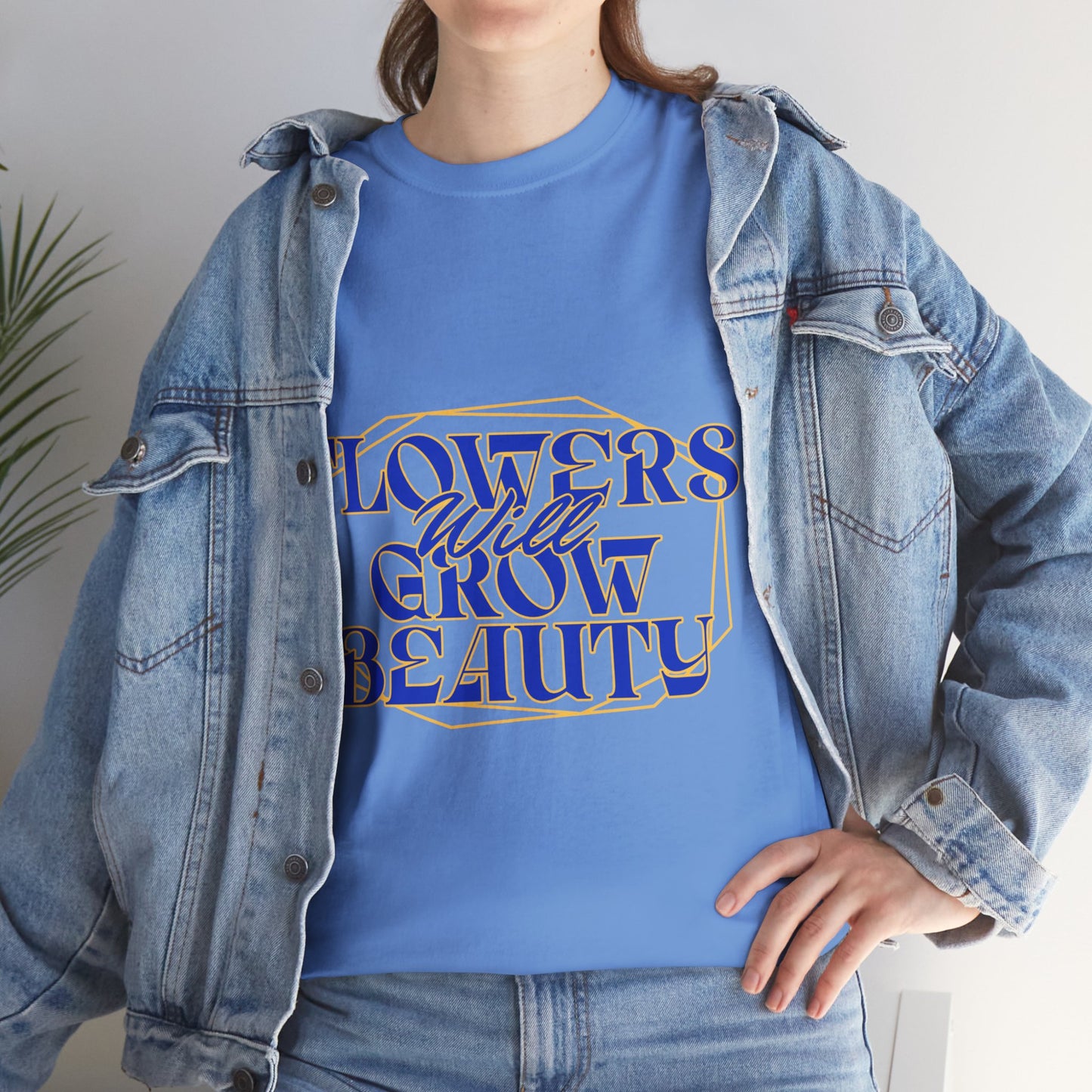 T-shirt con scritta "Flowers will growth beauty"