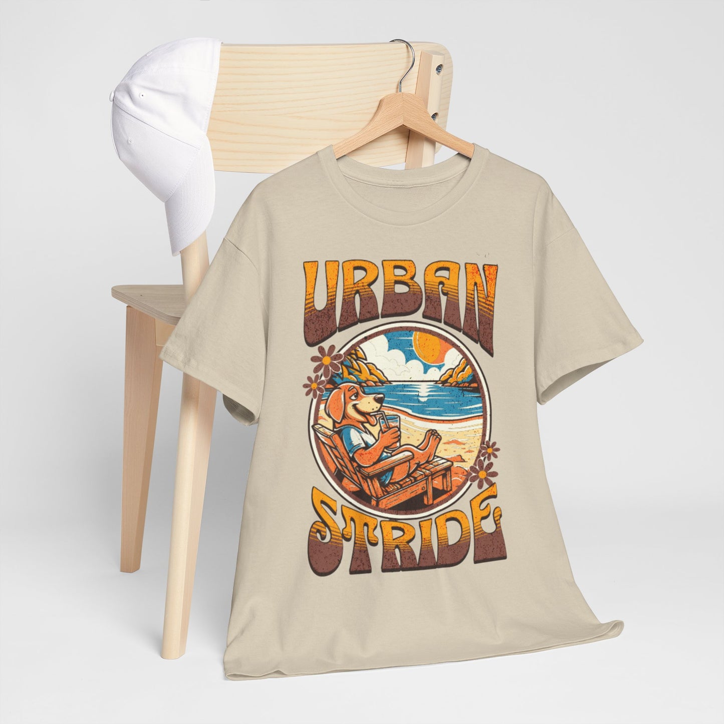 T-shirt con scritta "Urbanstride" e cane