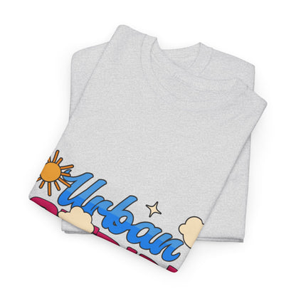 T-shirt con scritta "Urbanstride"al mare