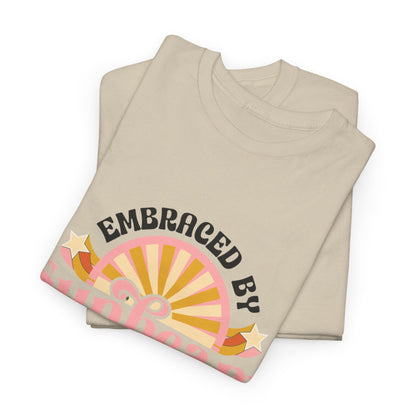 T-shirt con scritta "Embraced by sunbeam in my heart forever"
