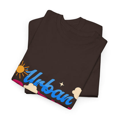 T-shirt con scritta "Urbanstride"al mare