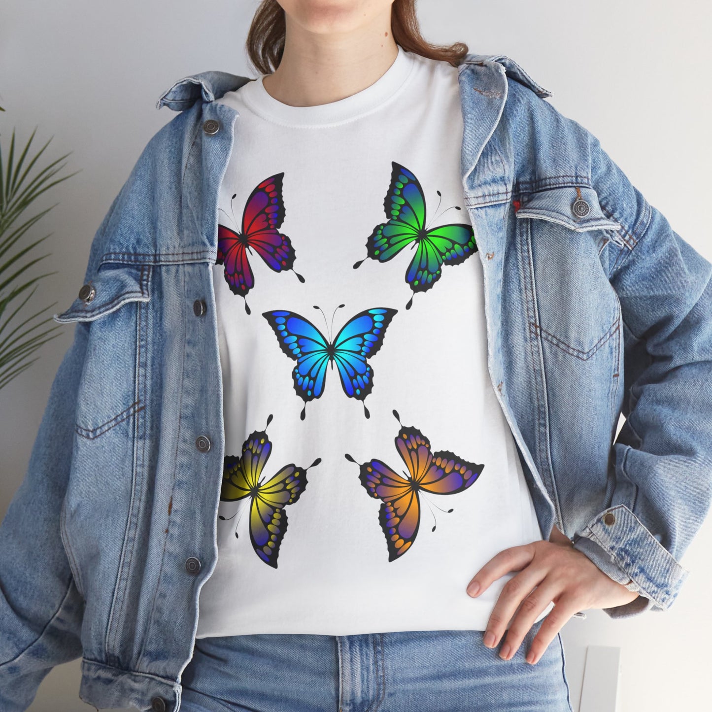 T-shirt con scritta "UrbanStride Butterfly Vibes