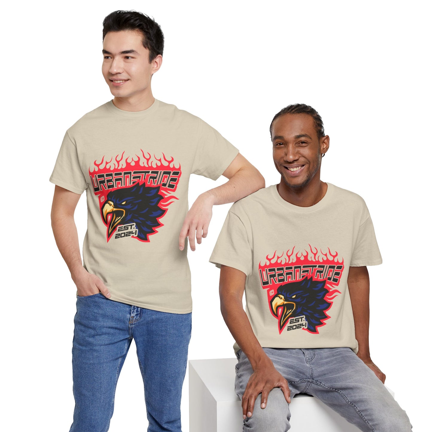 T-shirt con scritta "Urbanstride" e aquila