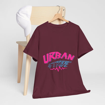T-shirt con scritta "UrbanStride Neon Pulse"