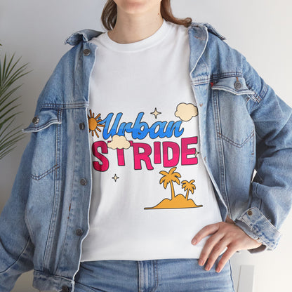 T-shirt con scritta "Urbanstride"al mare