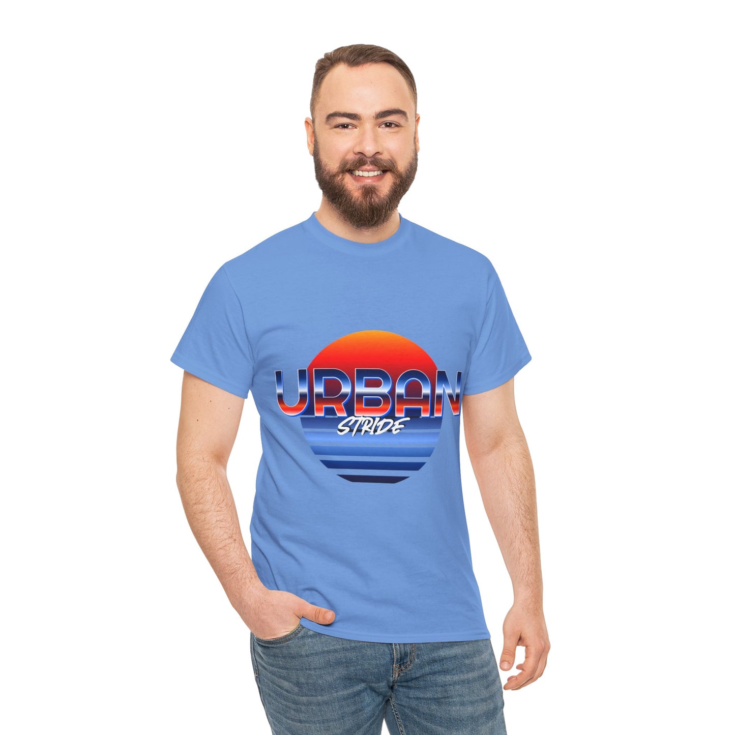 T-shirt con scritta "urbanstride" soleggiata
