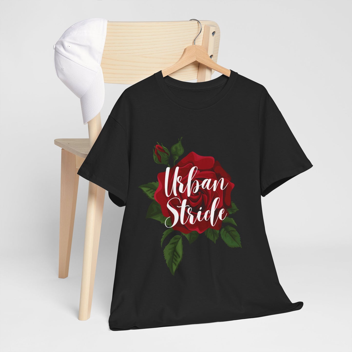 T-shirt con scritta "UrbanStride Vintage Flower