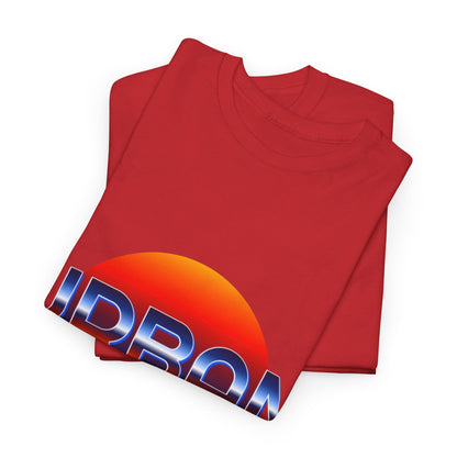 T-shirt con scritta "urbanstride" soleggiata