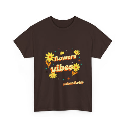 T-shirt con scritta "Flowers vibes"