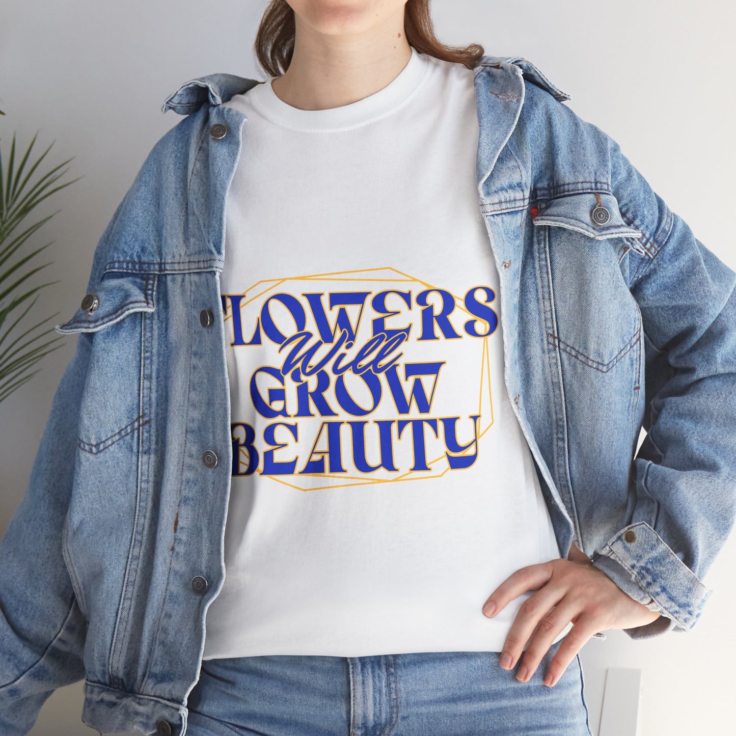 T-shirt con scritta "Flowers will growth beauty"