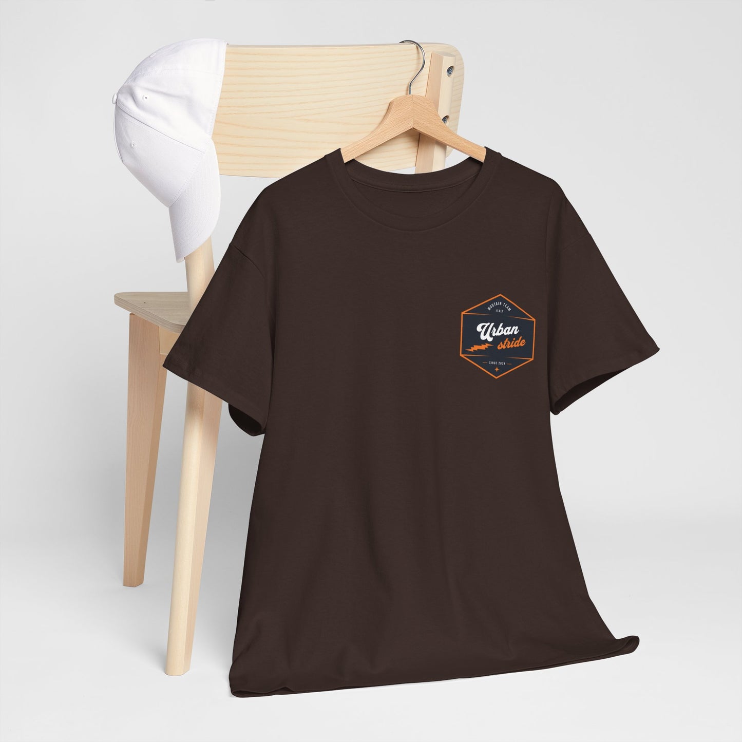 T-shirt Urban Stride® – Logo esagonale vintage in stile aviatore