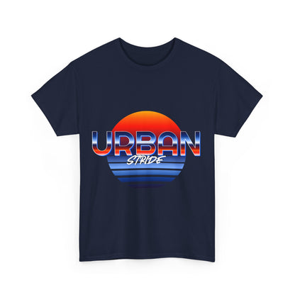T-shirt con scritta "urbanstride" soleggiata
