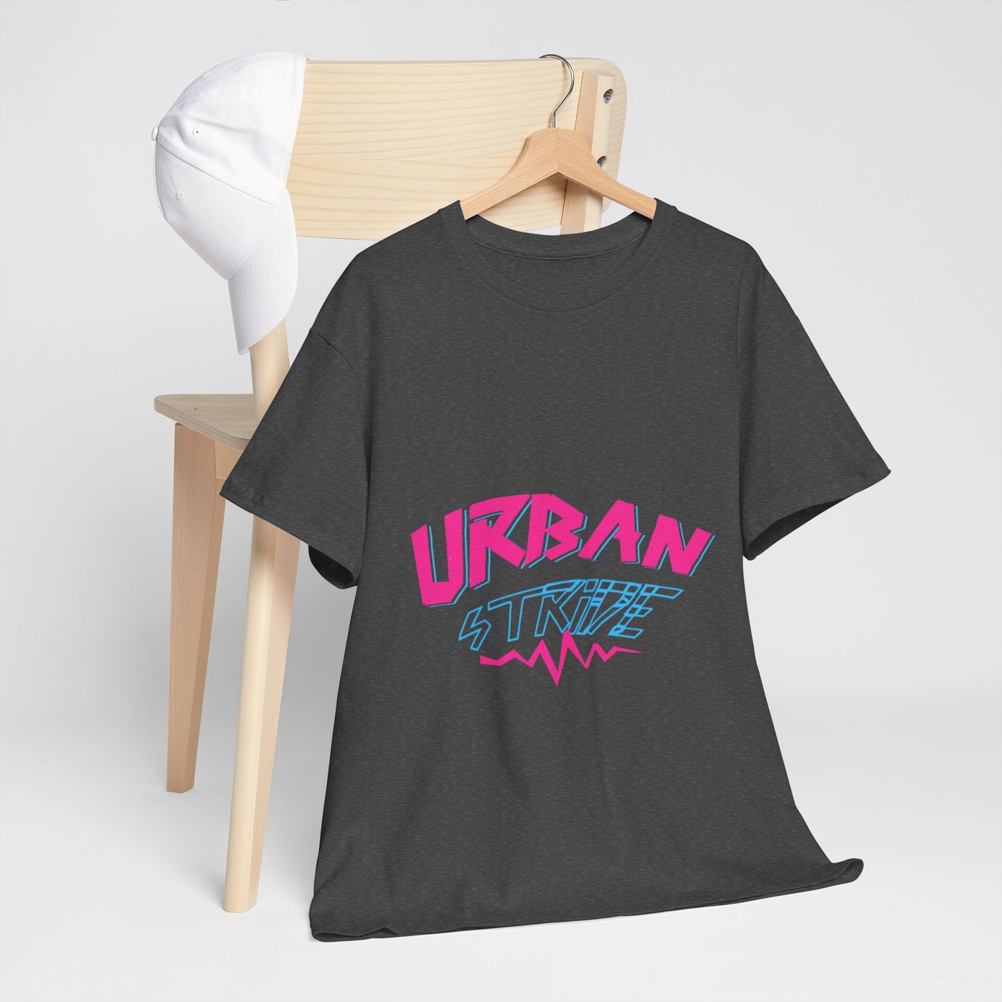 T-shirt con scritta "UrbanStride Neon Pulse"