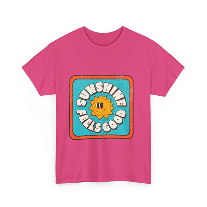 T-shirt con scritta "Sunshine feel good"