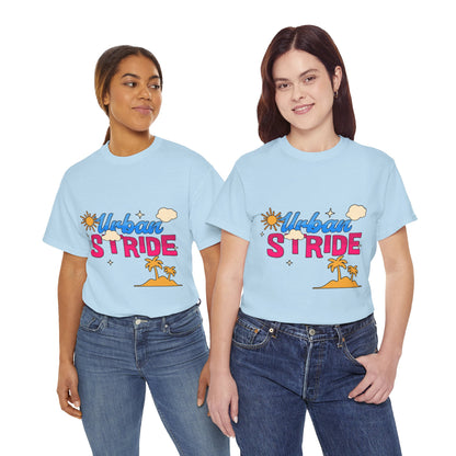 T-shirt con scritta "Urbanstride"al mare